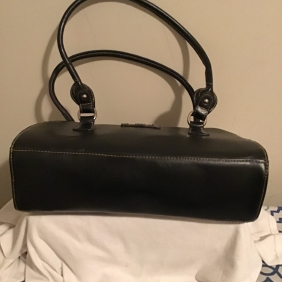 😎NWT, ROSETTI, shoulder purse, 3 interior compartments/ 2 zips compartment - Picture 5 of 6